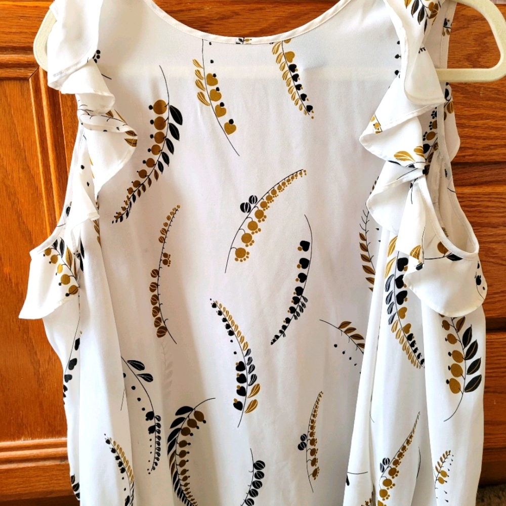 Cold shoulder long sleeves blouse